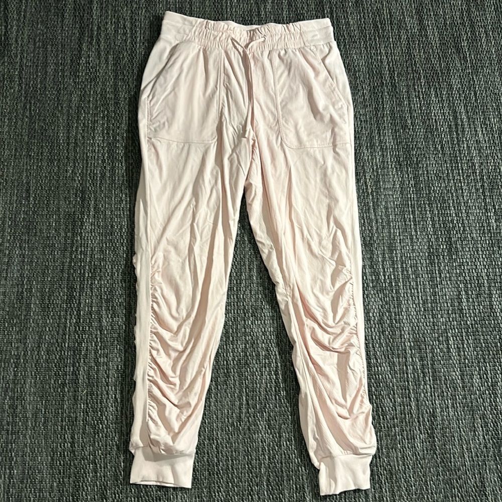 Lululemon Beyond The Studio Jogger Pink Mist Luxtreme Swift Size 8